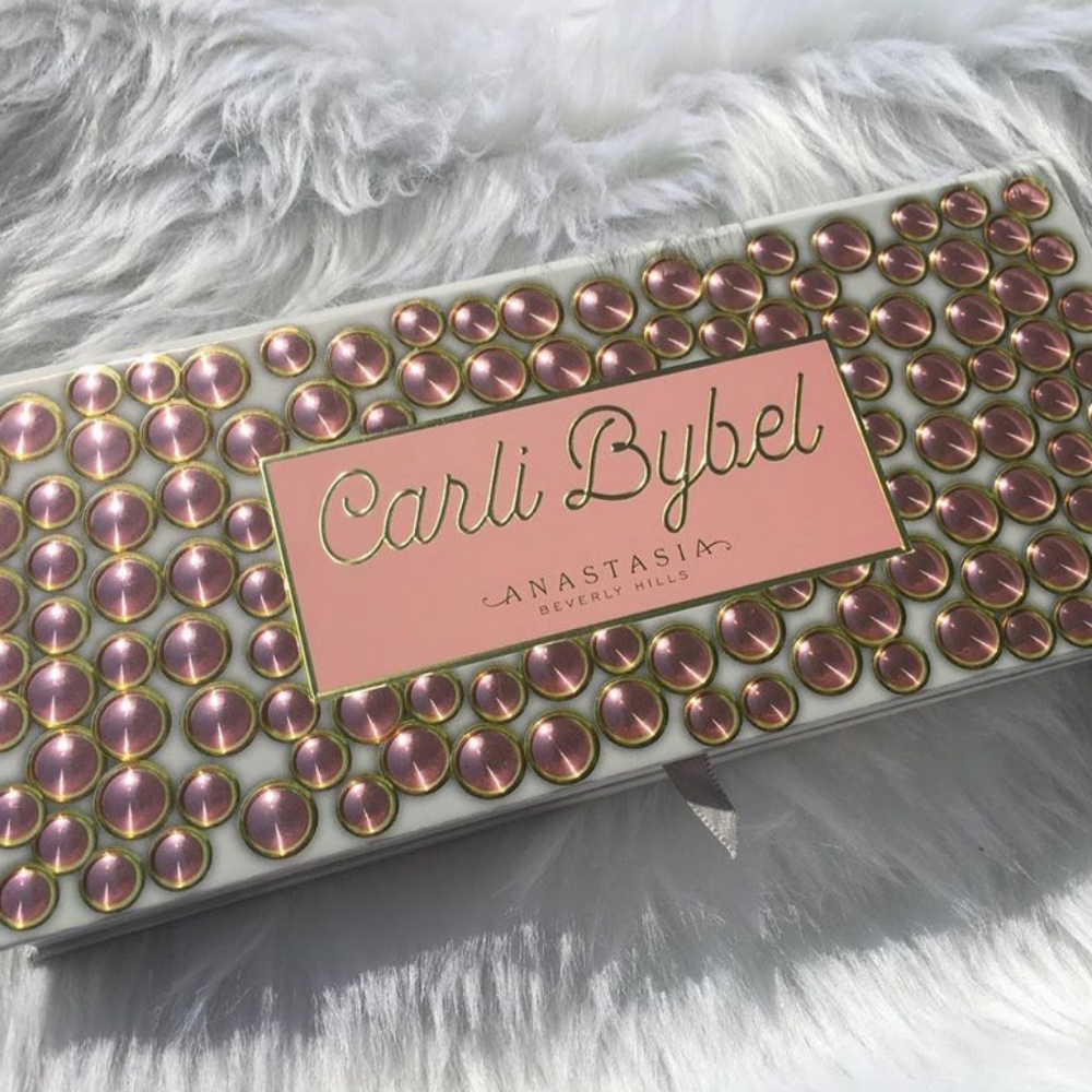 Carli Bybel Anastasia Beverly Hills Eyeshadow Pale